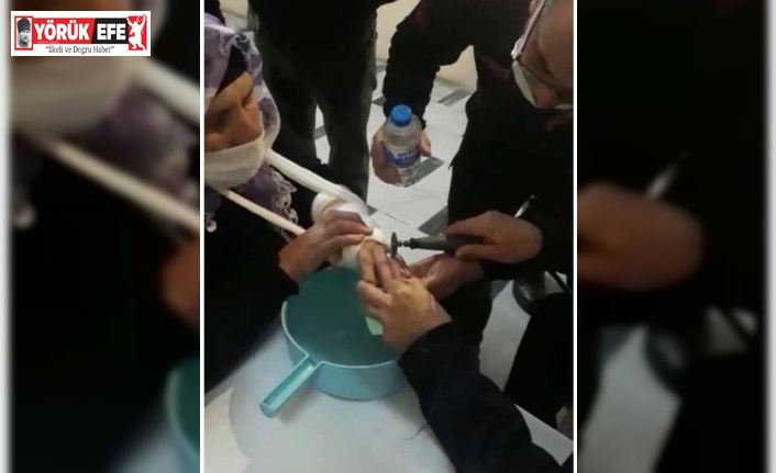 Hastaneden itfaiyeye sevk edilen yaşlı kadının sıkıntısını Söke itfaiyesi çözdü