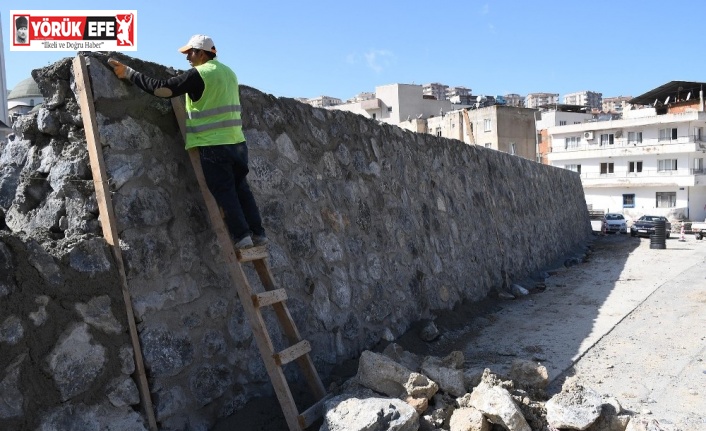İkiçeşmelik Mahallesi’nde yağmur suyu hattı çalışmaları devam ediyor