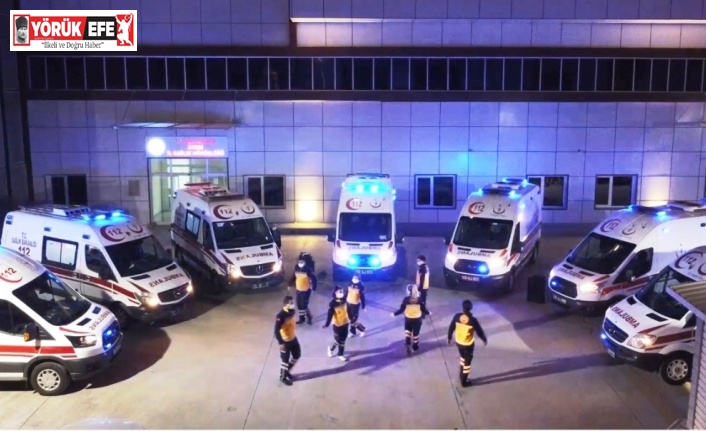 Sağlıkçılar zeybek oynadı, moral verdi