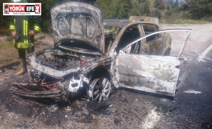 Seyir halindeki otomobil küle döndü