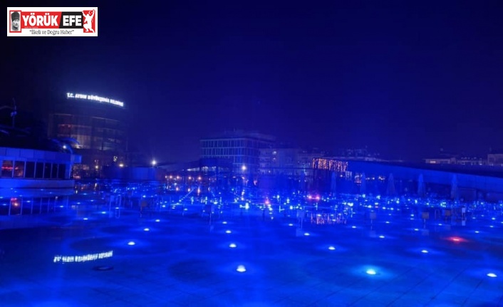 Aydın kent meydanında ’mavi’ ışıkla otizme dikkat çekildi