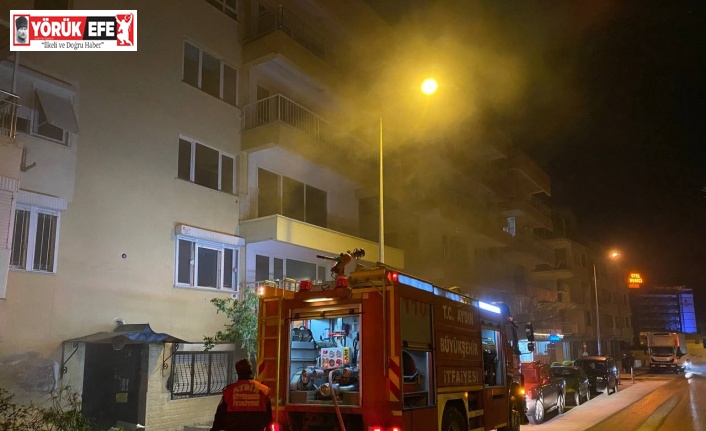 Depremde hasar gören binada yangın