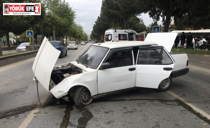 Direksiyon hakimiyetini kaybetti refüje çarptı