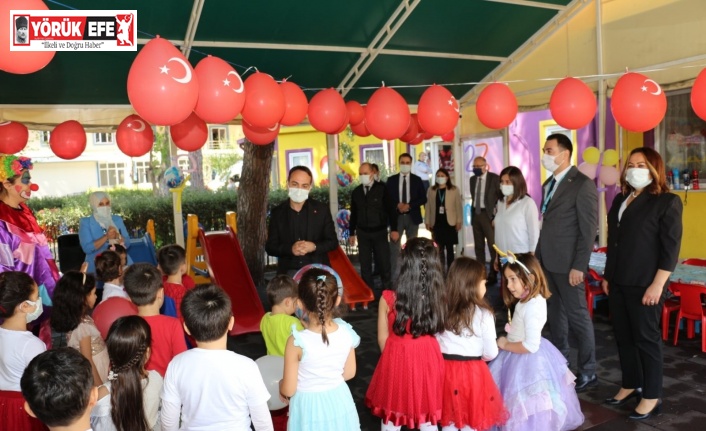 İl Sağlık Müdürü Açıkgöz’den miniklere ’23 Nisan’ hediyesi