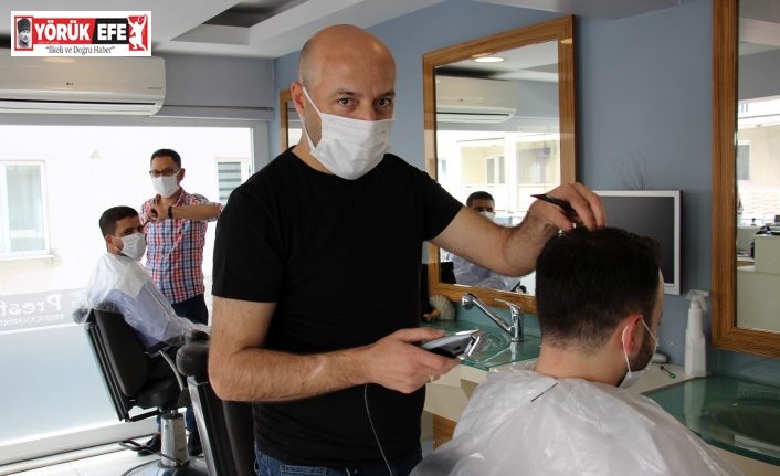 Kısıtlama öncesi berberler yoğun mesai yapıyor