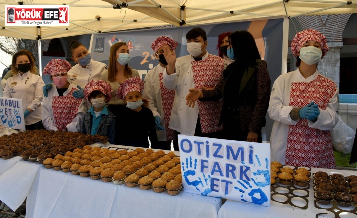 Kuşadası “Otizmin Farkındayız” dedi