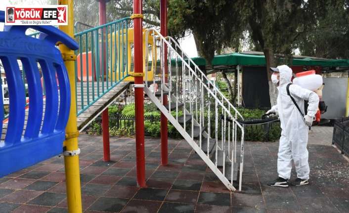 Kuşadası parklarında bahar temizliği yapıldı