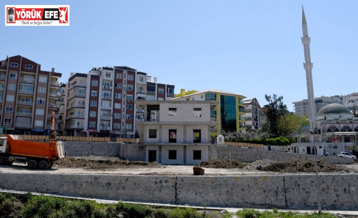 Kuşadası’nda taziye evi ve park alanında çalışmalar sürüyor