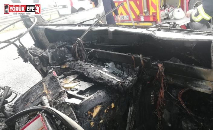 Seyir halinde yanan işçi servisi küle döndü