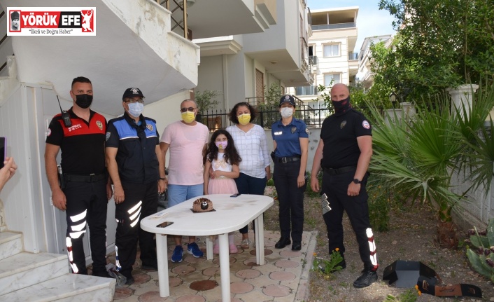 Didim’de polislerden sürpriz doğum günü