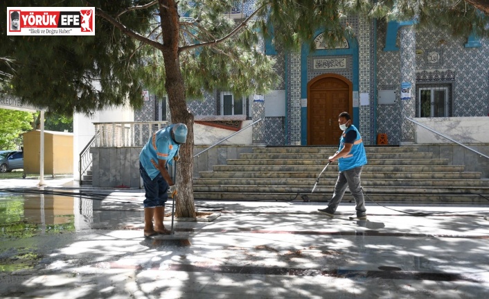 Kuşadası Belediyesi’nden camilerde bayram temizliği