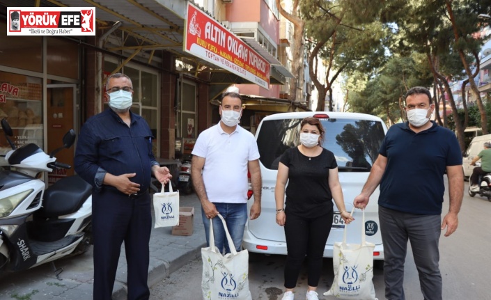 Nazilli Belediyesi esnaflara gıda paketi hediye etti