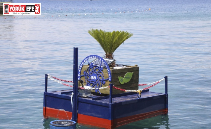 Aydın Büyükşehir Belediyesi yüzer çöp kovası üretti