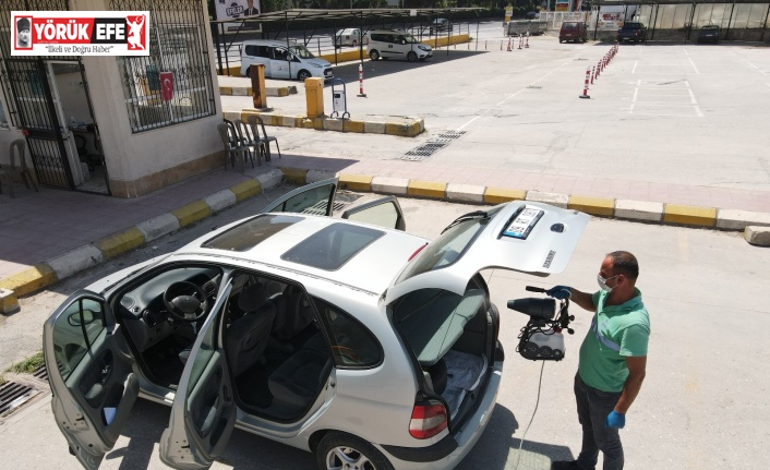 Efeler’in araç dezenfeksiyonuna vatandaşlar ilgi gösterdi