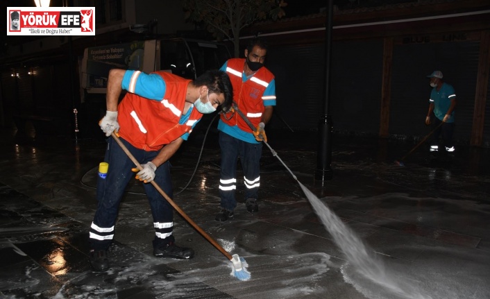 Kuşadası Belediyesi’nin hijyen savaşçılarından normalleşme mesaisi
