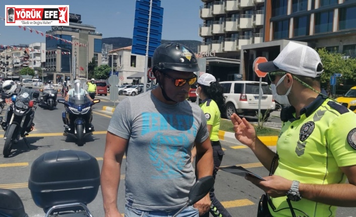 Kuşadası polisinden kask uyarısı