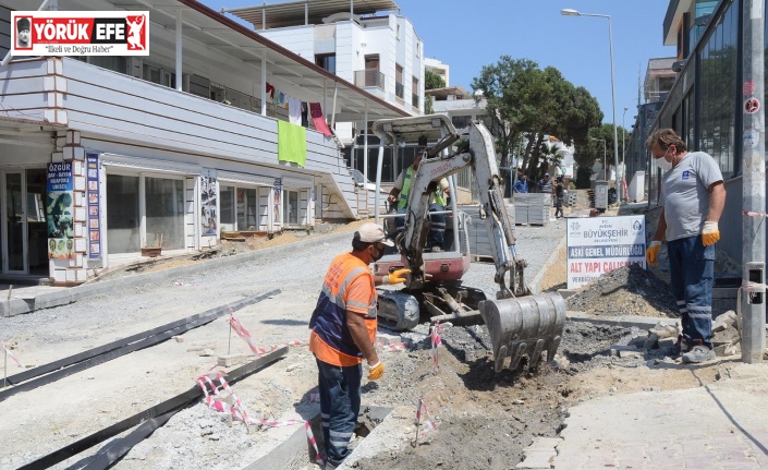 Kuşadası’nın denize çıkan sokakları yenileniyor