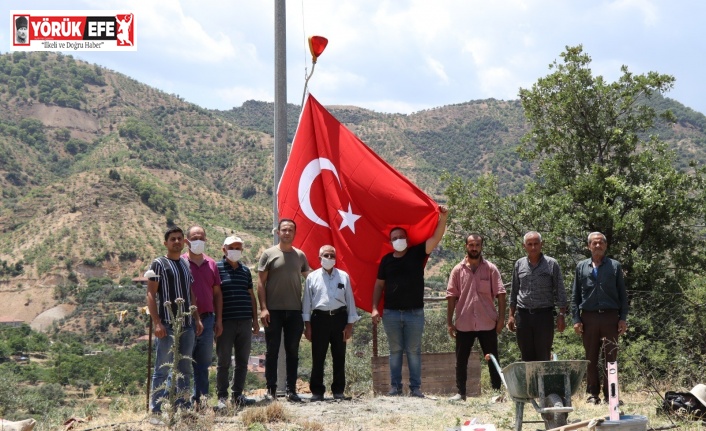 Nazilli Belediyesi’nden Çaylı Mahallesi’ne dev Türk Bayrağı