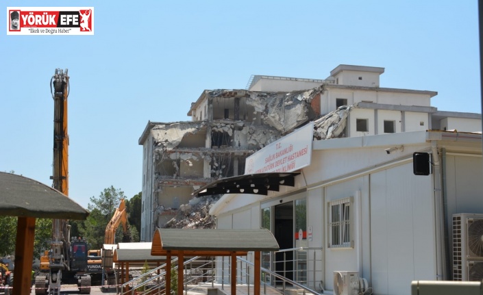 Atatürk Devlet Hastanesi’nin boşaltılan binası yıkılıyor