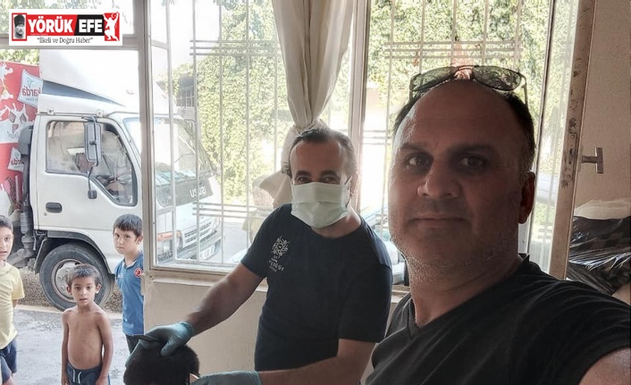 Bu muhtar farklı muhtar, Bayram öncesi çocukları köy meydanında yıkadı