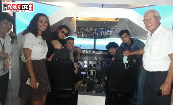 Geleceğin havacıları, simülatör sistemi ile hayallerine uçtu