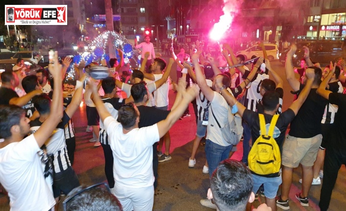 Kuşadası 3. Ligi Nazilli Belediyespor taraftarları ile kutladı