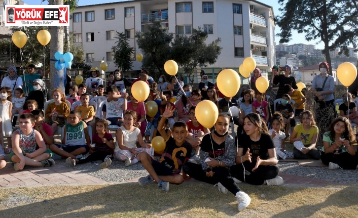 Kuşadası Belediyesi çocukların karne sevincine ortak oldu