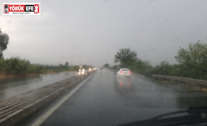 Kuyucak’da sağanak yağış etkili oldu