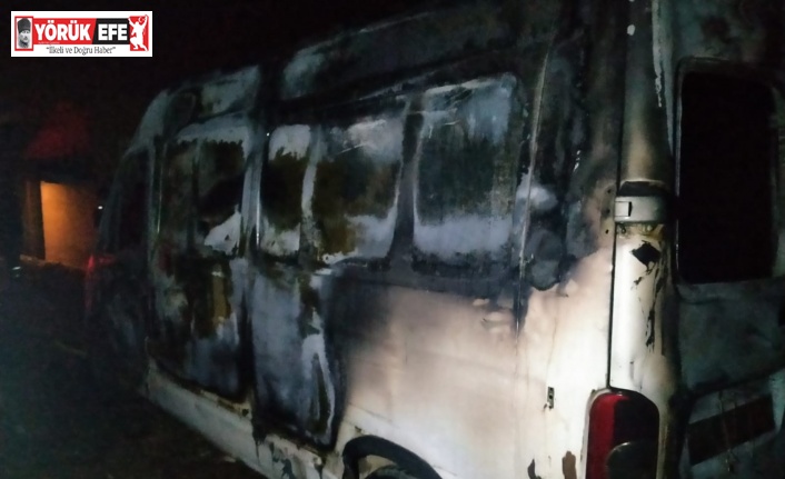 Alevlere teslim olan ticari araç küle döndü