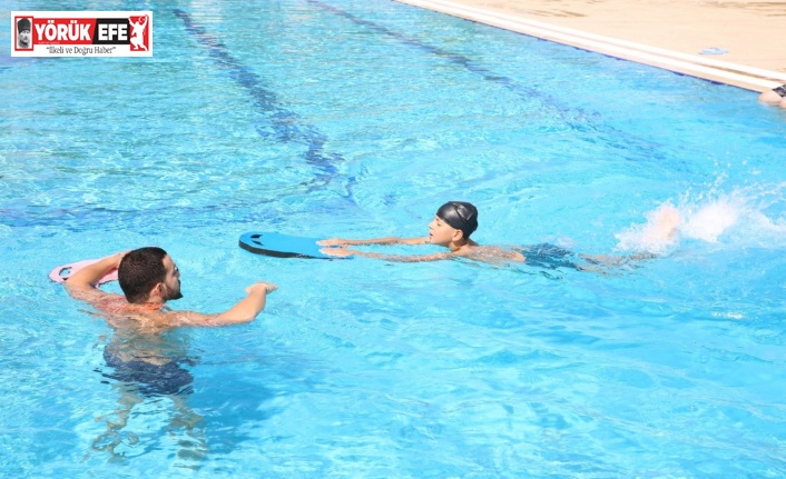 Aydın Büyükşehir Belediyesi Yenipazarlı çocuklara yüzme öğretiyor