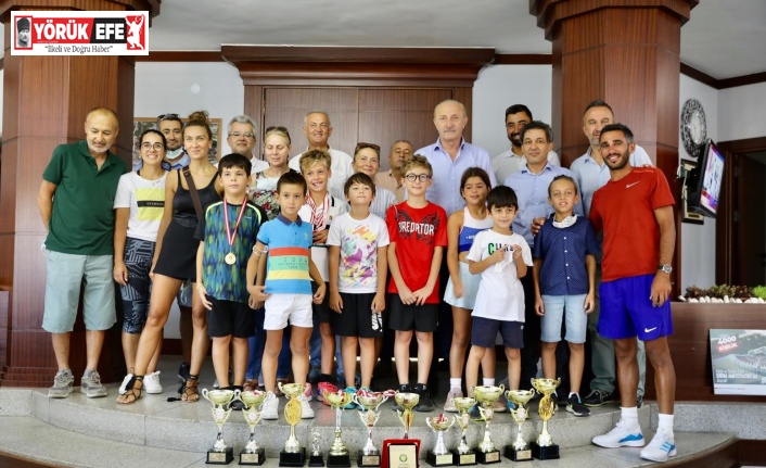 Didim Tenis Kulübü öğrencileri Başkan Atabay ile görüştü