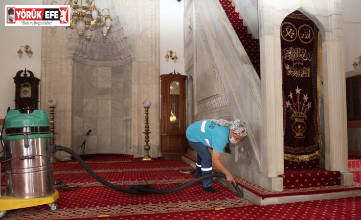 Efeler Belediyesi Bey Camii’nde temzilik çalışması gerçekleştirdi