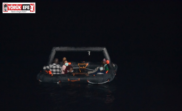 Kuşadası açıklarında 22 düzensiz göçmen kurtarıldı