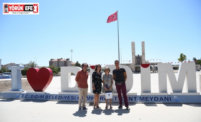 Kuşadası Belediye Tiyatrosu’ndan usta sanatçıya vefa örneği