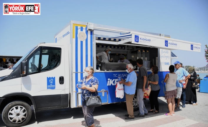 Kuşadası Belediyesi’nden 7 bin kişiye aşure ikramı