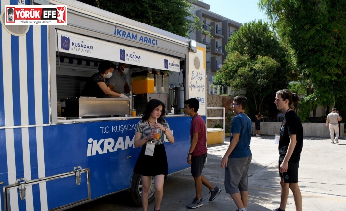 Kuşadası Belediyesi’nden öğrencilere vitamin desteği