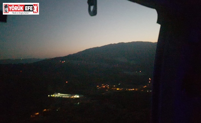 Orman yangınına gece görüşlü helikopter müdahale ediyor