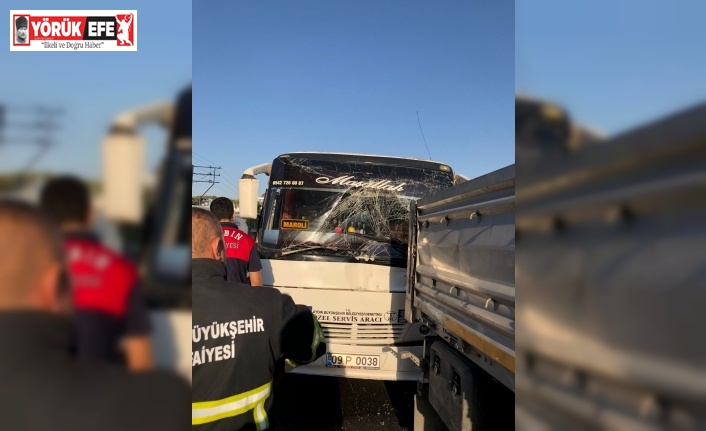 Servis otobüsü ile tır çarpıştı: 11 yaralı