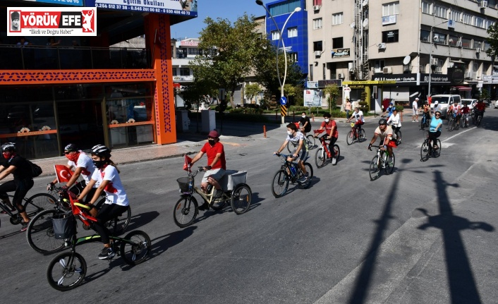 Sökeli bisikletçiler zafer turu attı