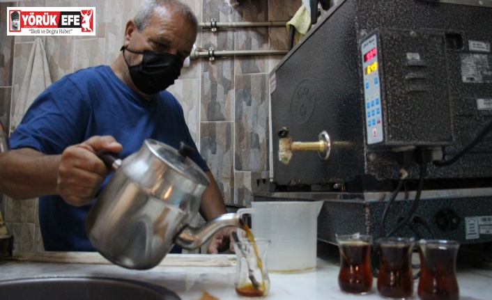 Yarım asır önce eline aldığı çay tepsisini bir daha bırakamadı