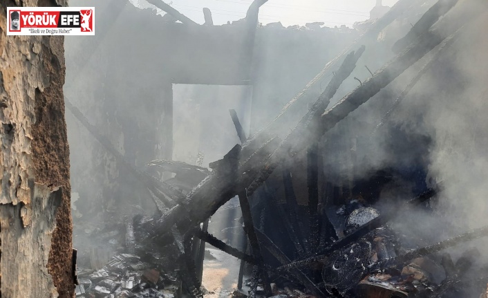 Yer ocağı, evi kül etti