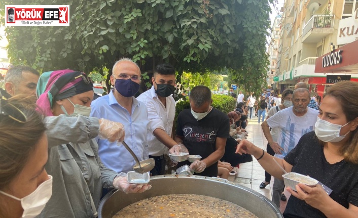 AK Parti Efeler Teşkilatı aşure kaynattı