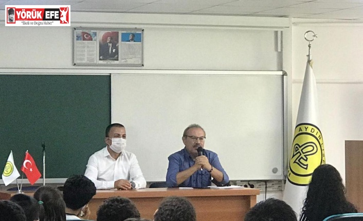 Akademisyenler Aydın Lisesi’nde ders veriyor