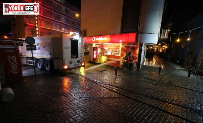 Efeler’in temizlik ekipleri çalışmalarını sürdürüyor