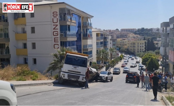 Freni patlayan kamyon araçları biçti