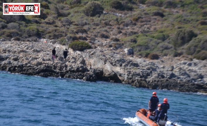 Kayalıklarda mahsur kalan iki düzensiz göçmen kurtarıldı
