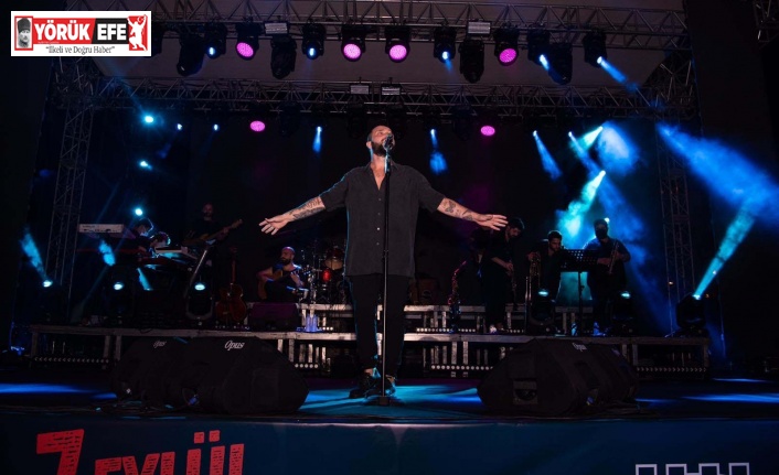 Kuşadası’nda Kurtuluş Günü kutlamalarına Berkay damga vurdu