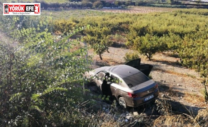 Kuşadası’nda otomobil tarlaya uçtu