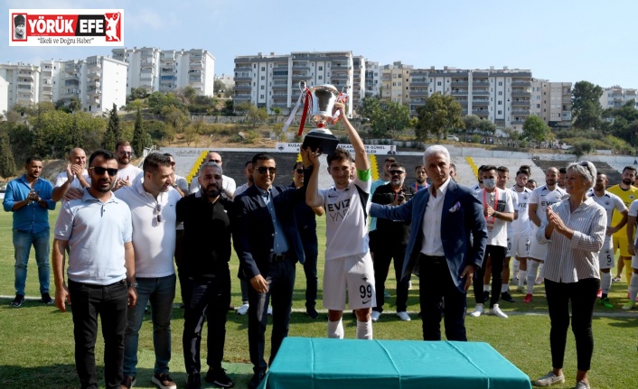 Kuşadasıspor şampiyonluk kupasına kavuştu