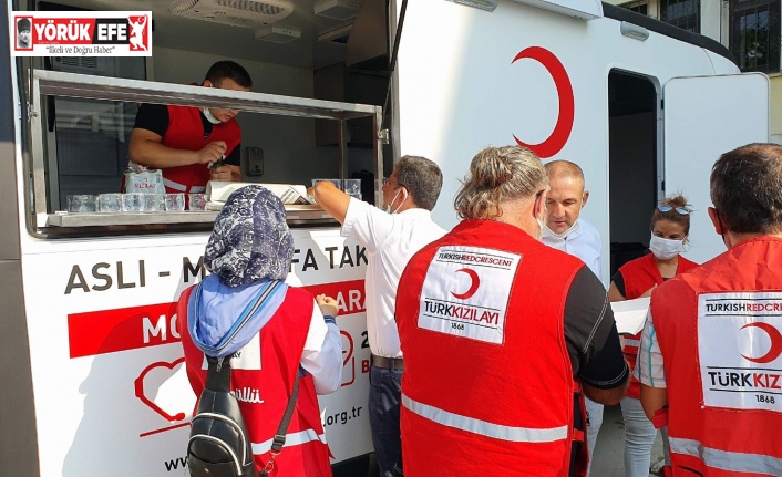 Nazilli’de Kızılay’a destek sürüyor